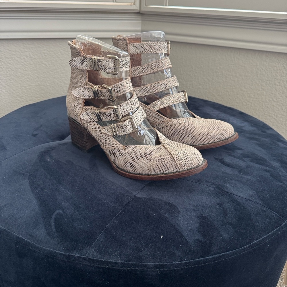 Freebird by Steven Felicity Snakeskin Pilar Ankle Booties Shoes